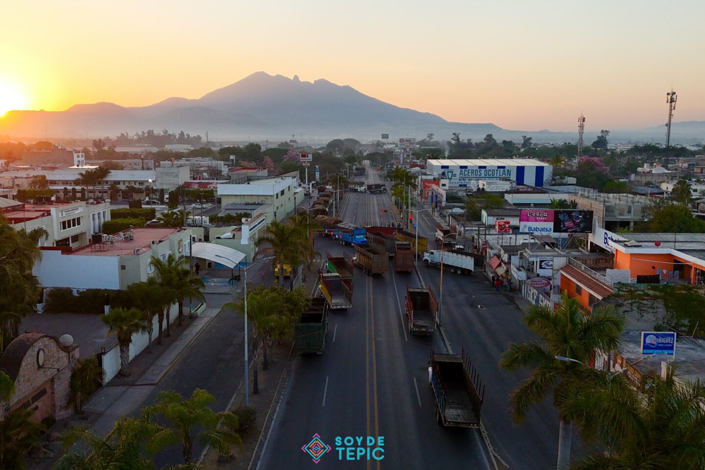 Bloqueadas las principales avenidas de Tepic